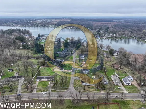 921 Byram Lake Dr, Linden, MI 48451