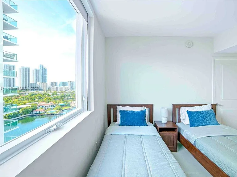 Sunny Isles Blvd — Photo 20