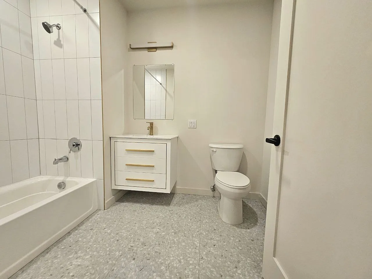2 bed, 900 sqft, $2,550 — Photo 4