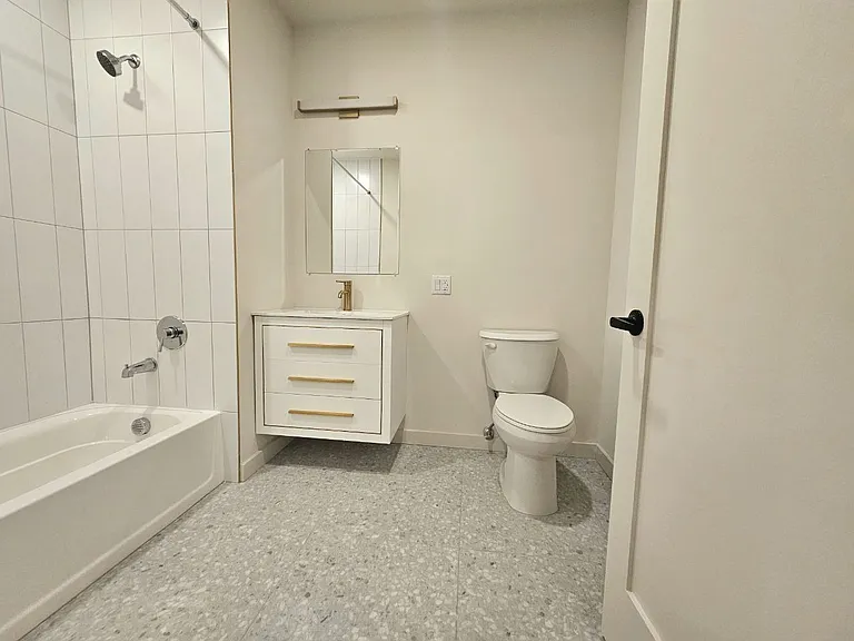 50 Washington St #21 — Photo 4