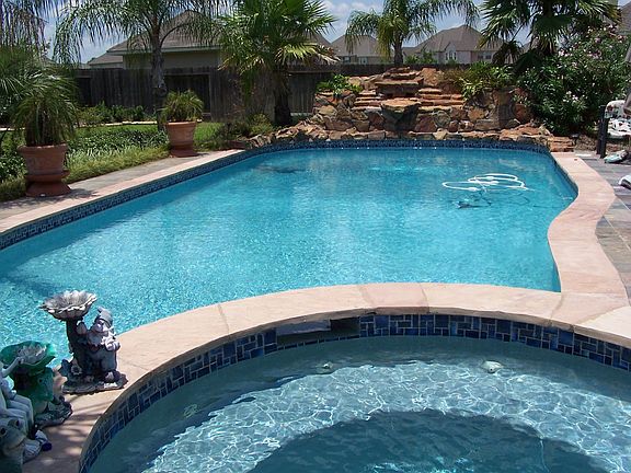 Enjoy this amazing Texas size outdoor living.