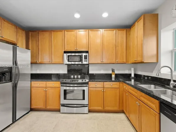 630 SE 15th St APT 3, Fort Lauderdale, FL 33316