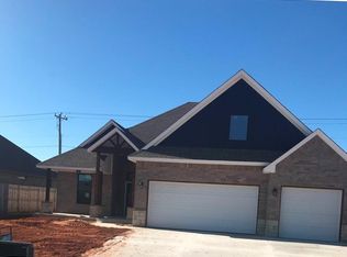 4521 Hambletonian Ln, Mustang, OK 73064