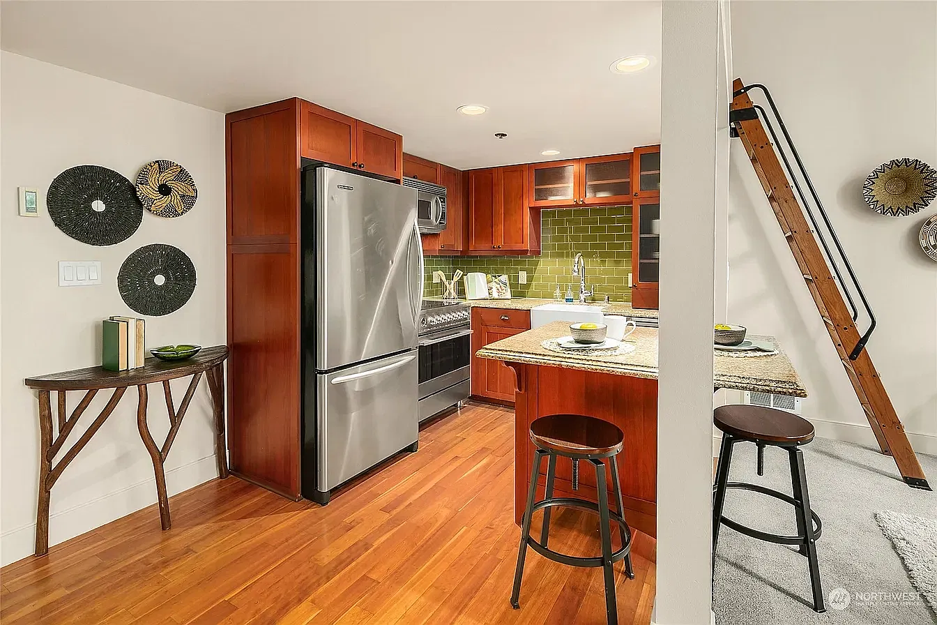 1 bed, 572 sqft, $2,300 — Photo 3
