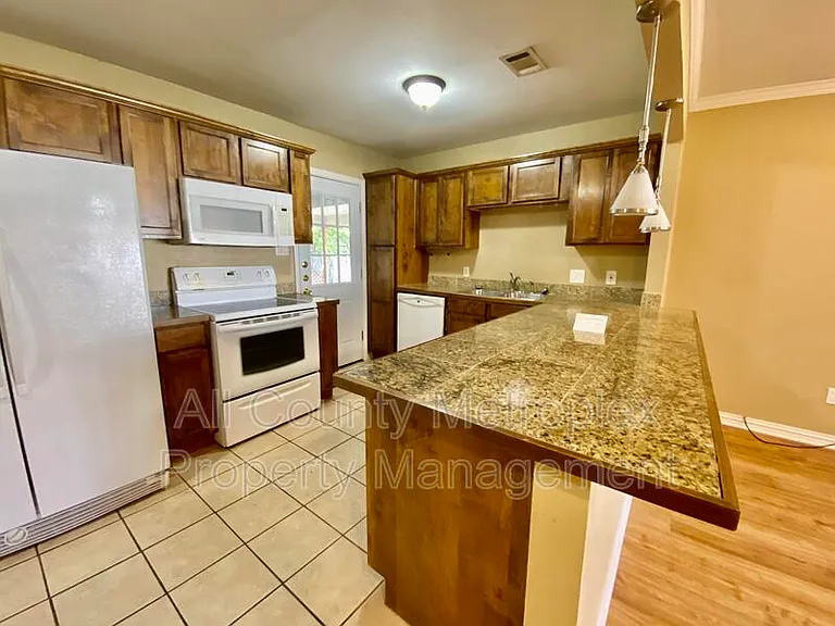 801 Irwin Dr #A — Photo 4