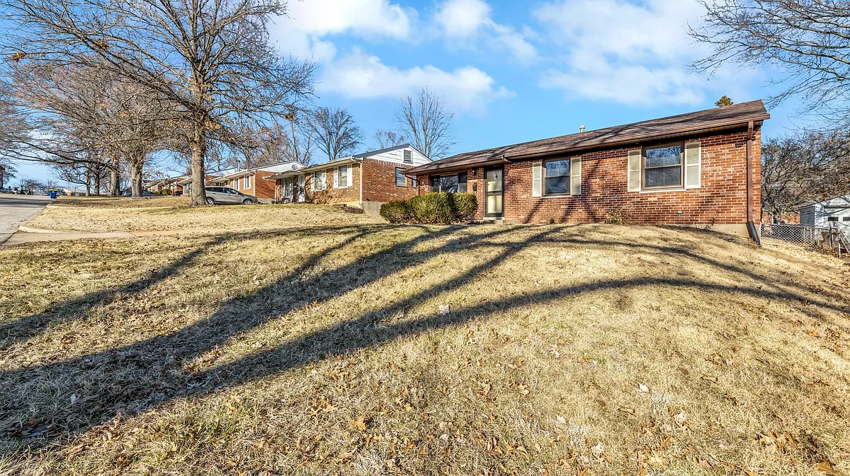 Building Photo - 820 Manitou Dr