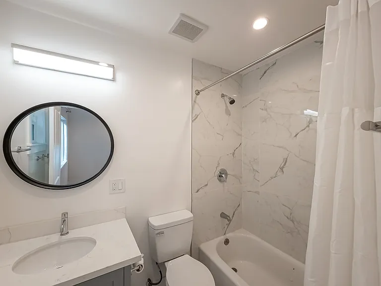 Newly Renovated 4BR Lamanda Park Units! — Photo 15