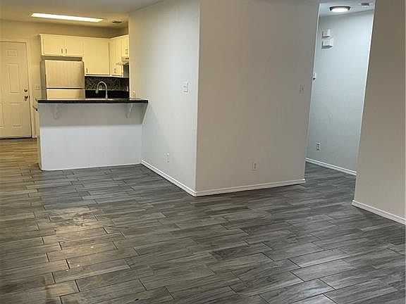 5th image of 1509 W Carmen Ave