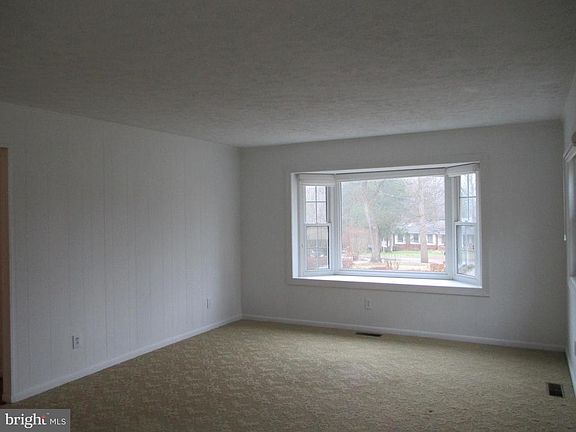 5th image of 7067 Westmoreland Dr