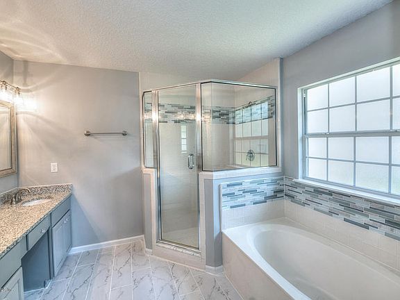 2nd image of 1048 Flora Parke Dr