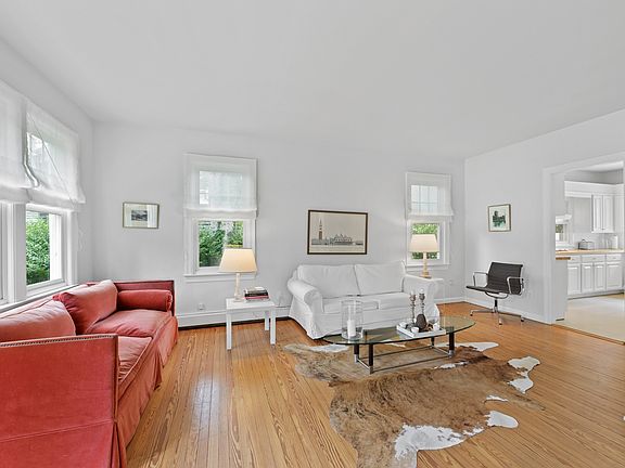 3rd image of 84 Meeting House Ln