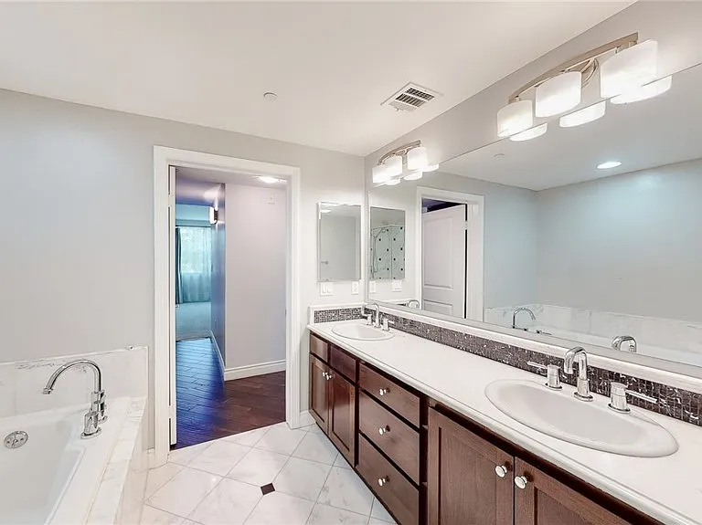 4424 Whitsett Ave #206 — Photo 34