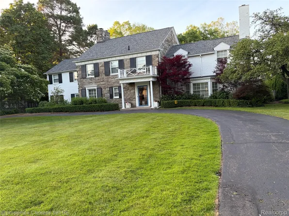 50 Renaud Rd, Grosse Pointe Shores, MI 48236