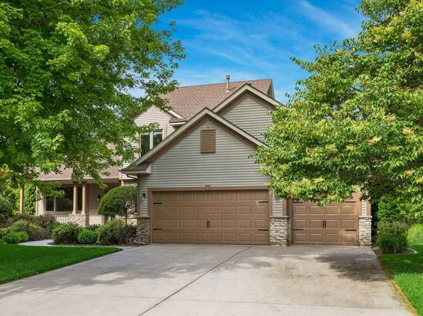 1584 Windsor Ln, Shakopee, MN 55379