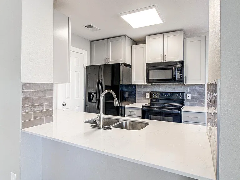 1205 Gregory Ln #1205 — Photo 5