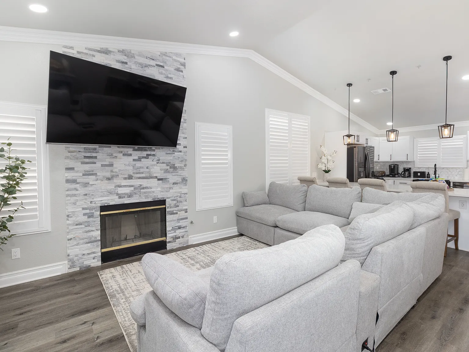 4302 Shetland Ln — Photo 2