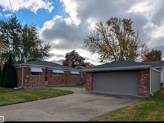 3rd image of 24705 Raven Ave