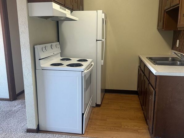 1200 Meadowview Dr, Marion, IA 52302 – 1-bedroom rental in Marion