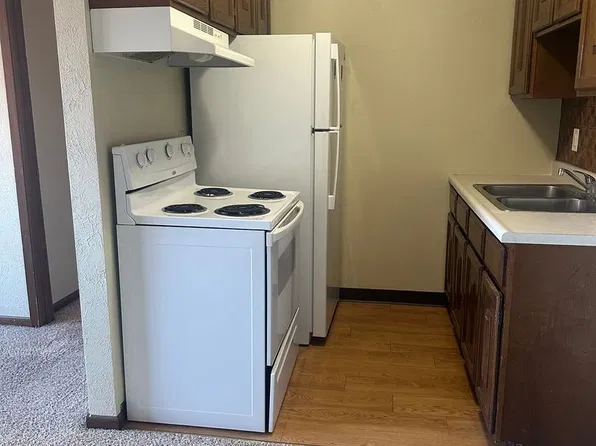 1200 Meadowview Dr, Marion, IA 52302
