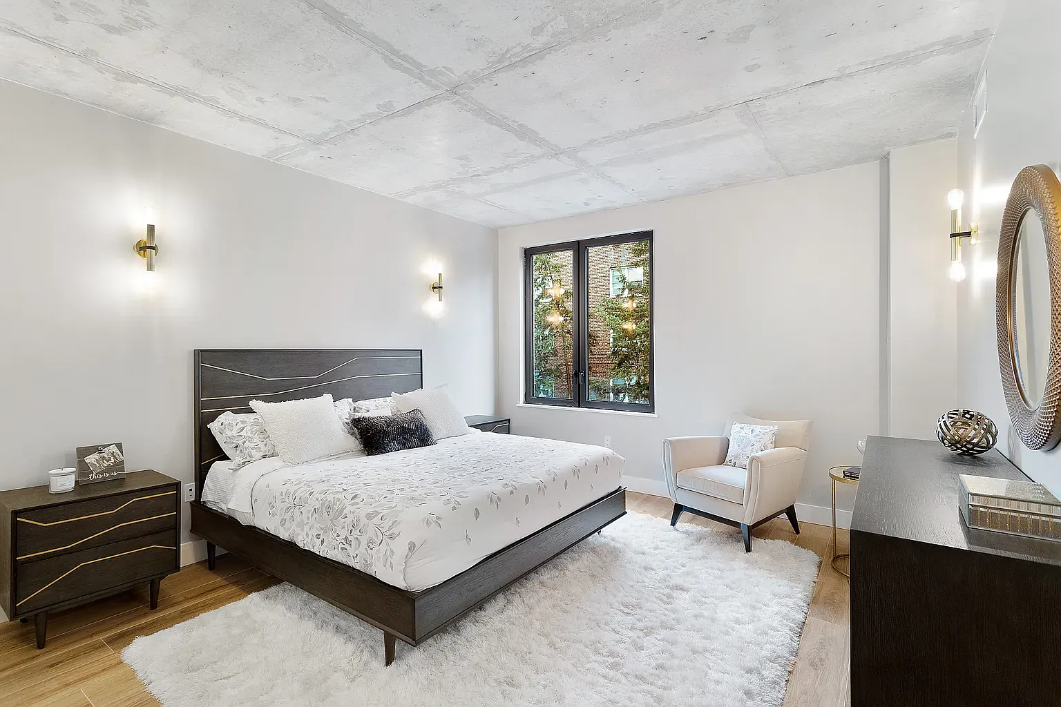 3707 Blackstone Avenue — Photo 2