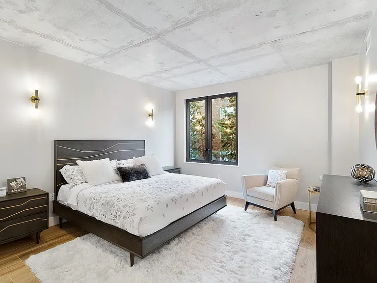 3707 Blackstone Ave #400 — Photo 5