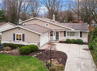 6981 Chadbourne Dr, North Olmsted, OH