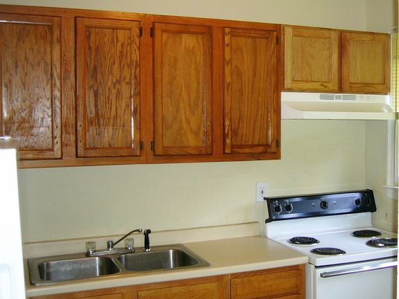 2nd image of 1801 Lombard Pl