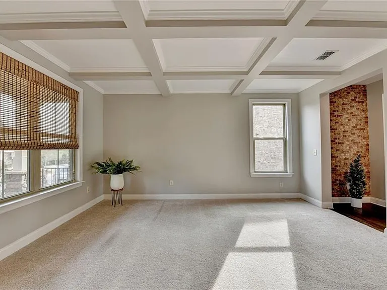 2540 Maple Ridge Ln — Photo 5