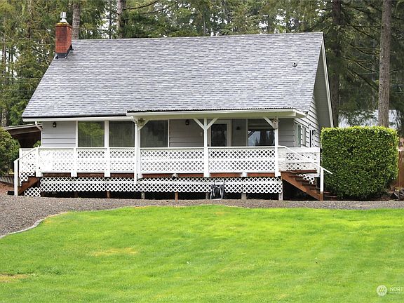 2nd image of 131 E Ballantrae Drive