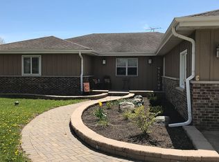 1403 Paddock Rd, Spring Grove, IL 60081