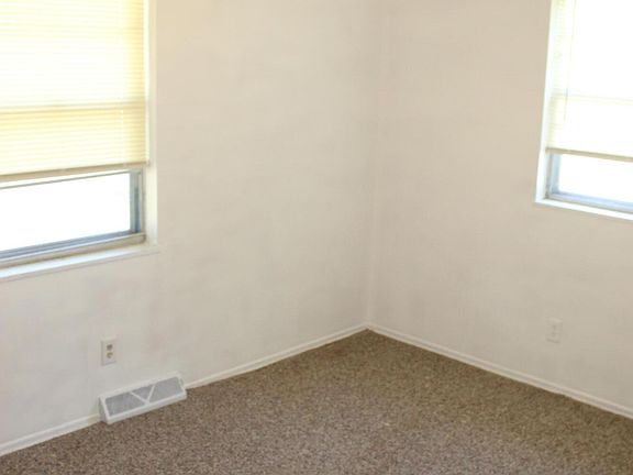 4th image of 520 Belair Dr