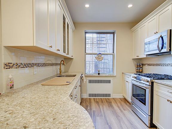 4th image of 117 Park Ln S #D3g