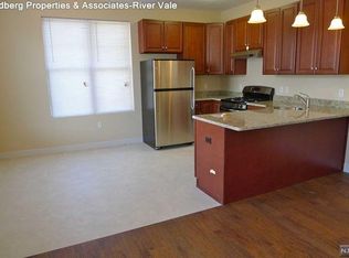 72 Park Ave APT C, Park Ridge, NJ 07656