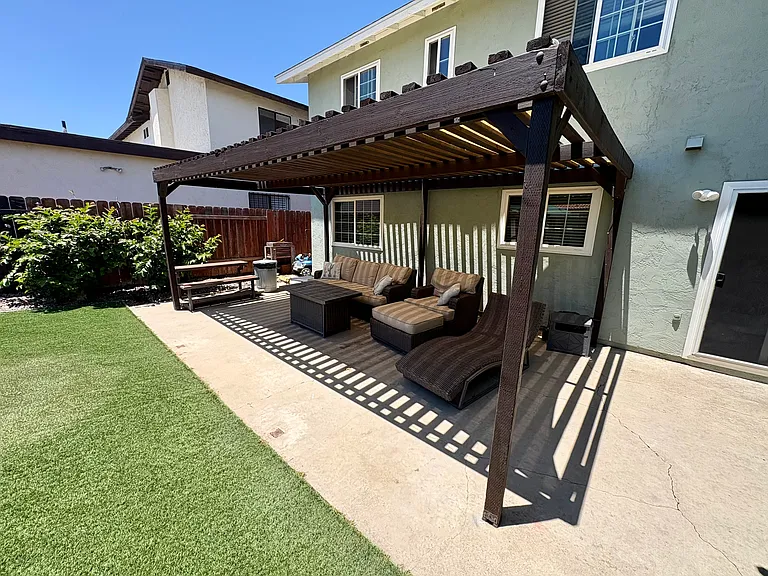 2035 Grove Ave — Photo 5