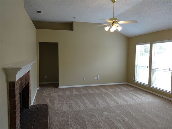 2nd image of 1124 Lake Bluff Dr