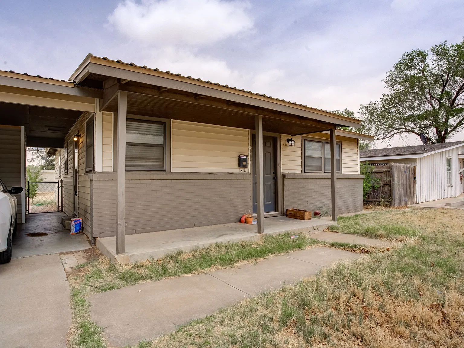 3 bed, 1.0 bath, 1100 sqft, $1,000 — Photo 2