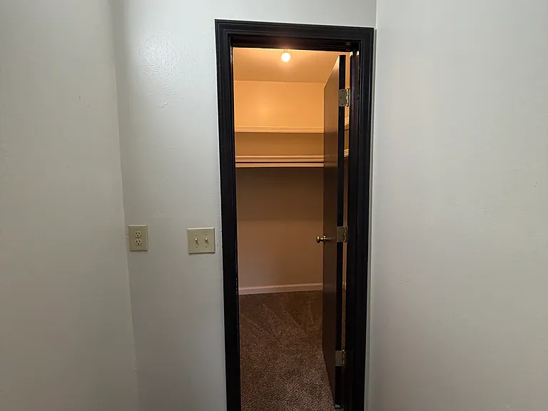 320 S Wyandotte Ave #11 — Photo 5