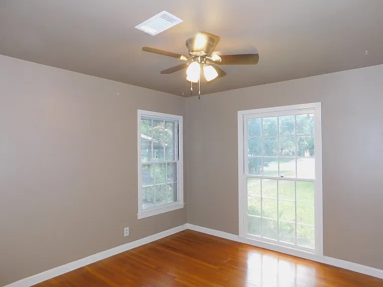 1400 Berkshire Dr — Photo 13