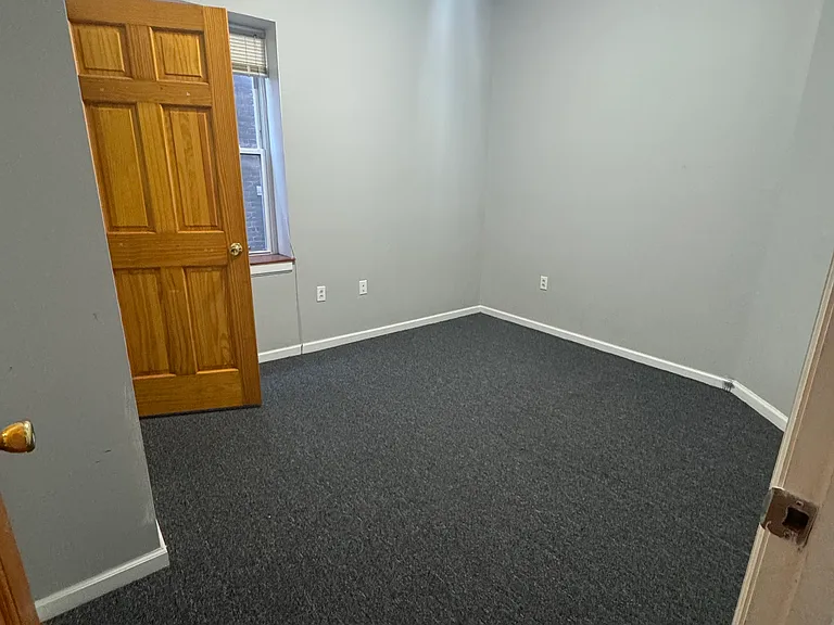 4634 Woodland Ave #2F — Photo 6