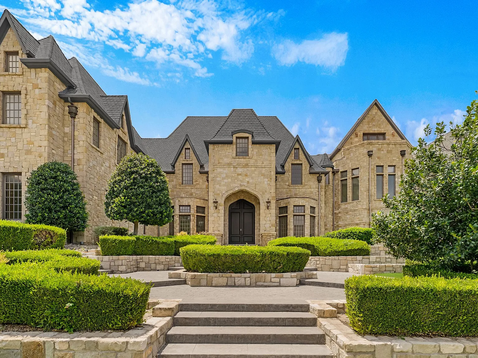 6 bed, 14509 sqft, $20,000 — Photo 2