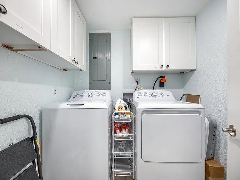 1035 Madison St — Photo 40