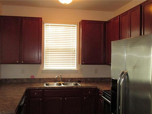 3rd image of 409 Oakstone Trl
