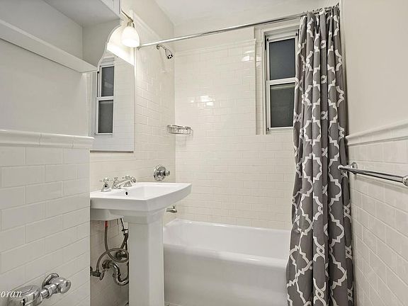 5th image of 11 W 69th St APT 3C