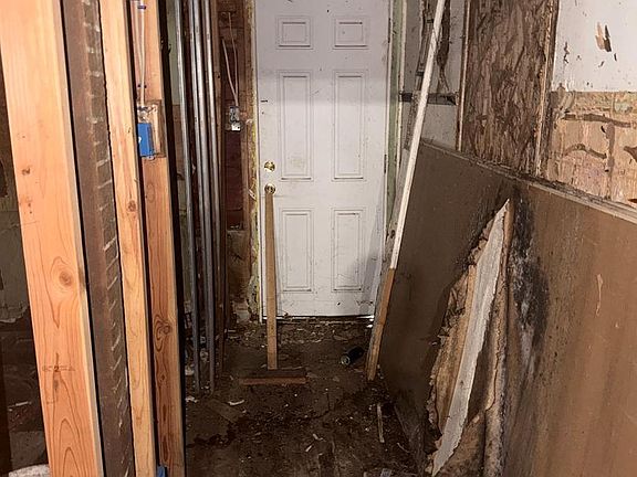 3rd image of 1846 E Monmouth St