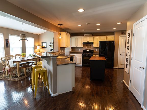 3rd image of 35 Kincaid Ln