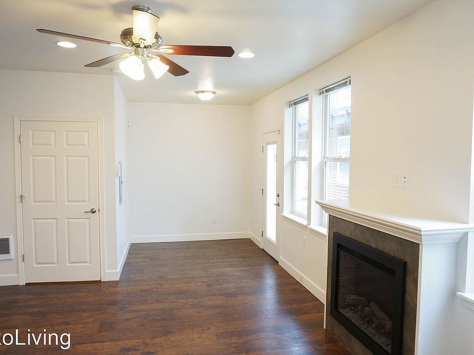 1st image of 1100 SE Sherman St #115