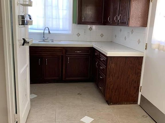 5th image of 350 Vine Ave