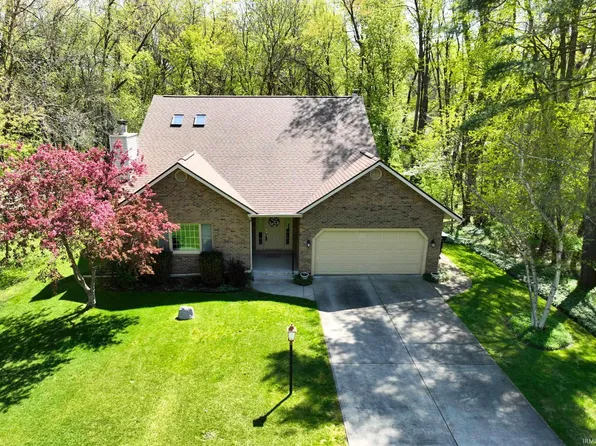 51180 Green Hill Dr, South Bend, IN 46628