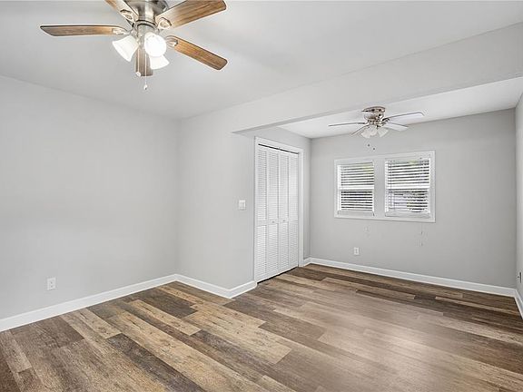 3rd image of 1605 W Knollwood St #1605