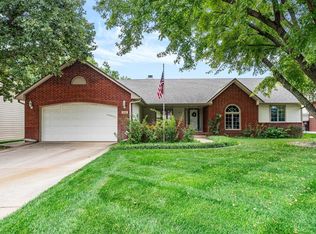 1556 S Spring Hollow Cir, Wichita, KS 67230